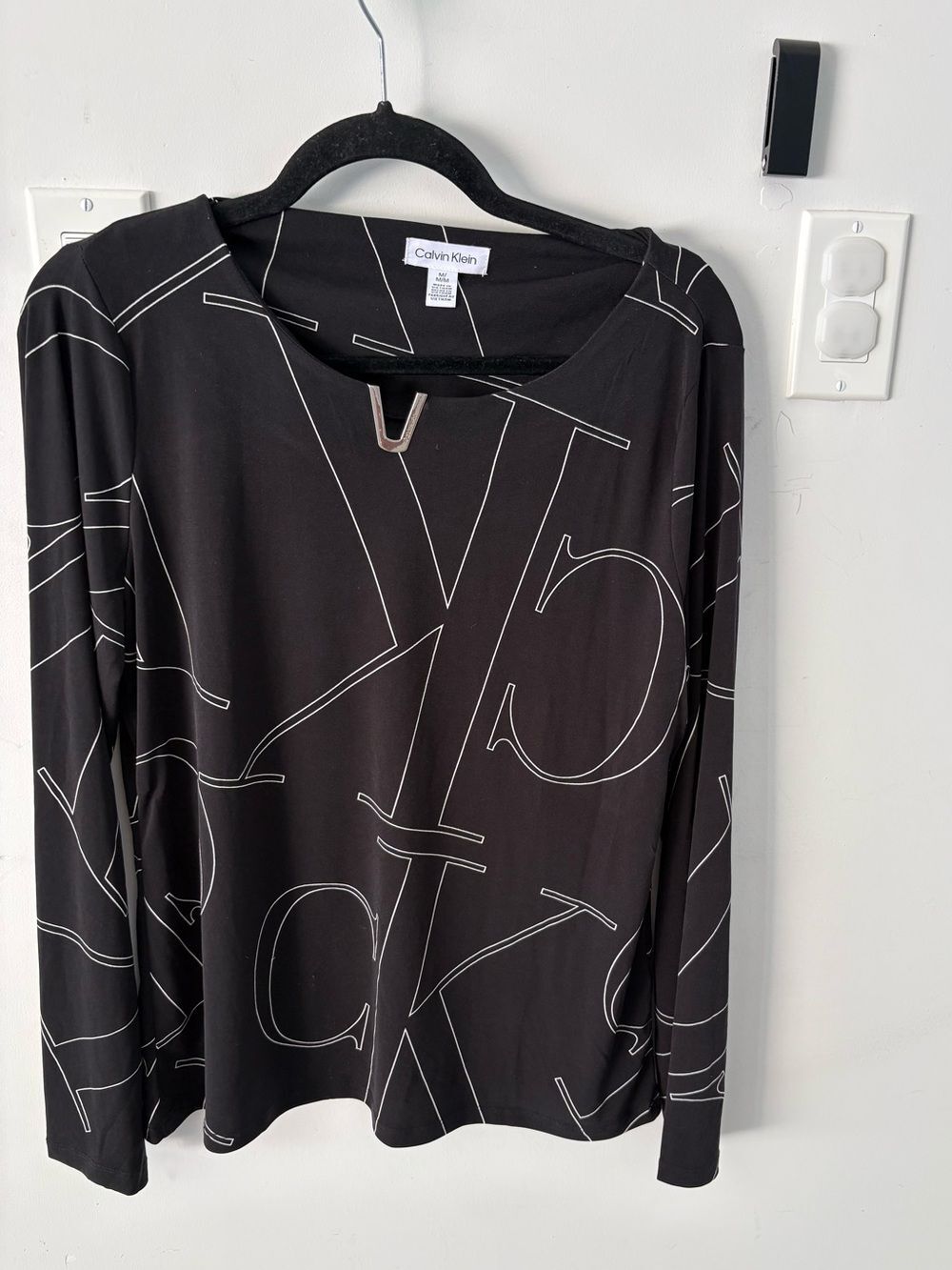 Calvin Klein Y2K Black and White Monogram Top Blouse Monochrome Modern Flowy